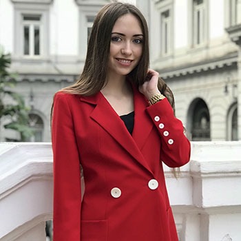 Anna Tutova Speaker at Cryptovsummit crypto event dubai